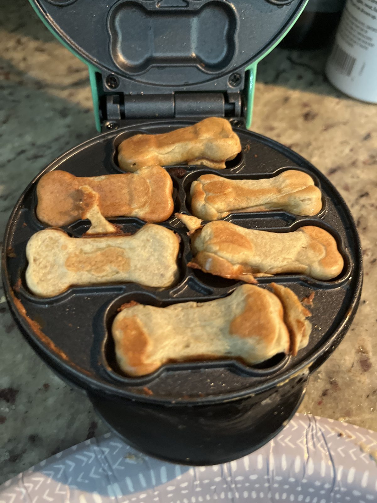 Galletas naturales caseras en forma de hueso